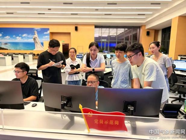 镜头里的风云追踪 张盈盈摄影视角下福建省气象局递进式服务抗击“白海豚”纪实